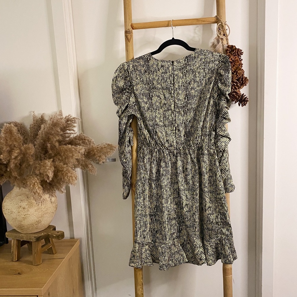 AX Paris Green Printed Ruched Sleeve Frill Hem Dress - Picture 8 of 11
